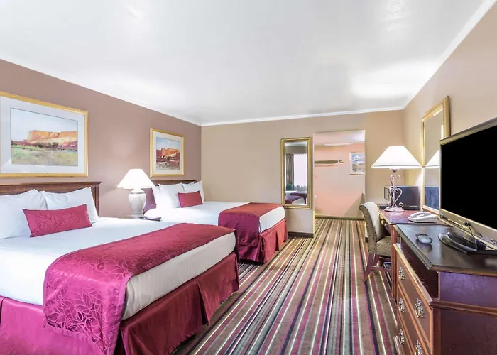 Days Inn & Suites By Wyndham Logan