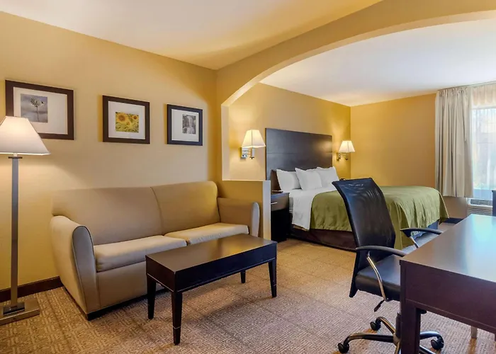 Quality Inn & Suites Lenexa Kansas City