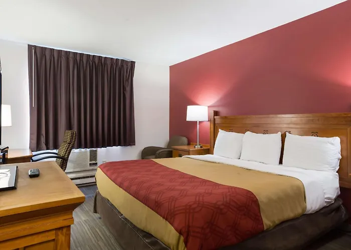 Econo Lodge Inn & Suites Escanaba North