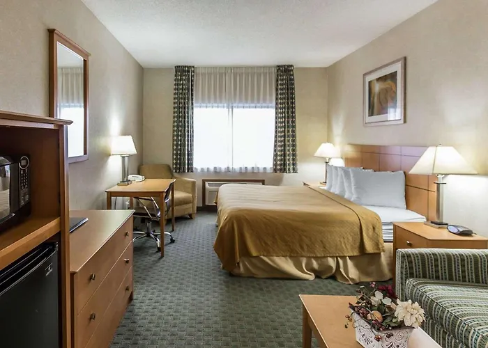 Quality Inn At Collins Road - Cedar Rapids