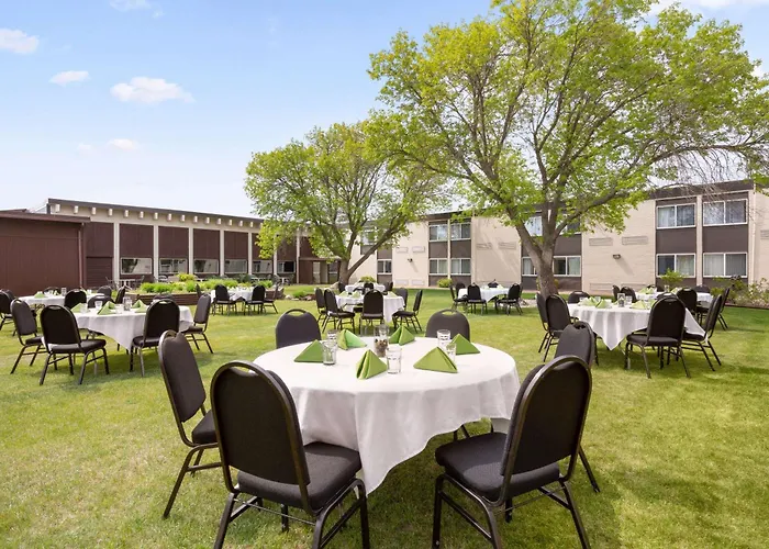 Ramada By Wyndham Bismarck Hotel