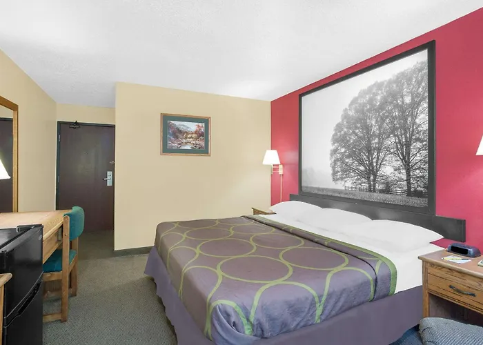 Super 8 By Wyndham Roanoke Va Motel