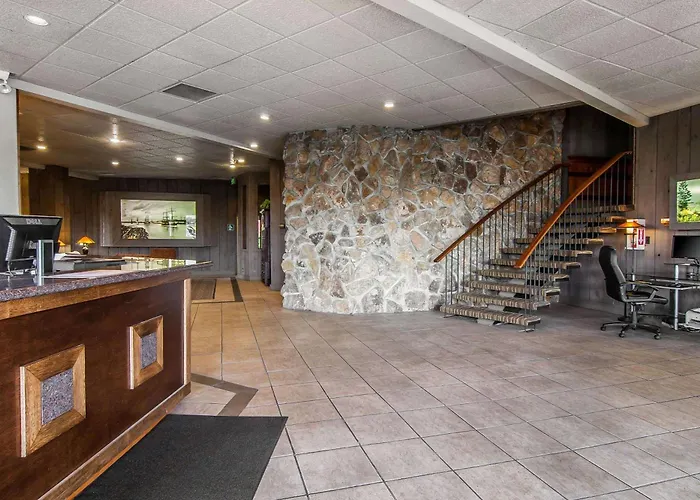 Quality Inn & Suites At Coos Bay North Bend
