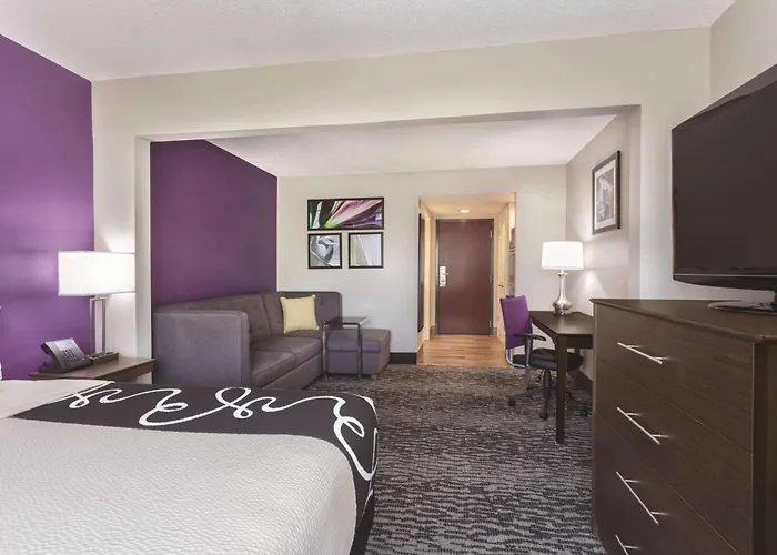 La Quinta By Wyndham Columbus North Hotel