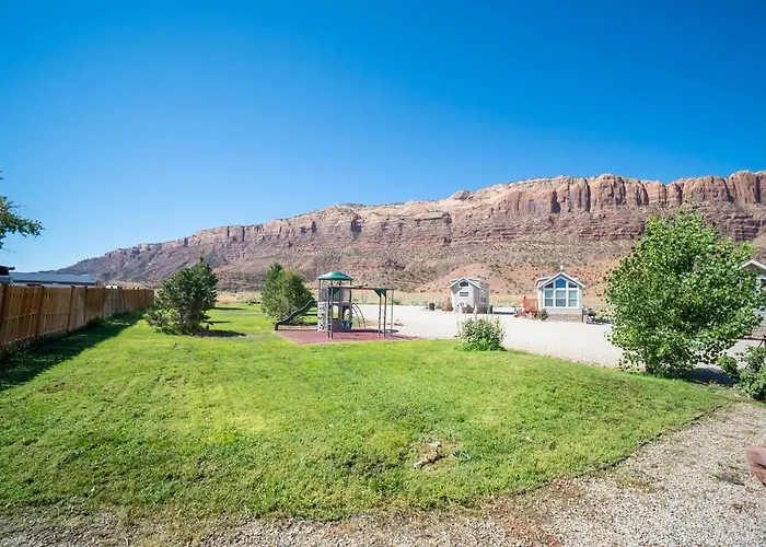 Funstays Glamping Tiny House W Loft - Site 3 Moab