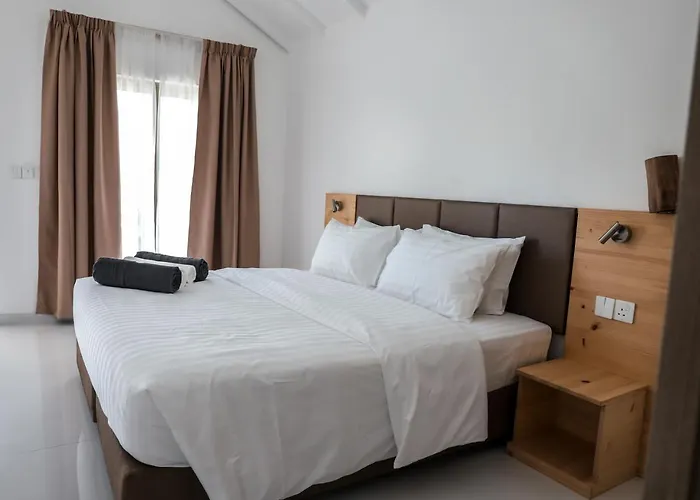 Thoddoo Hotels
