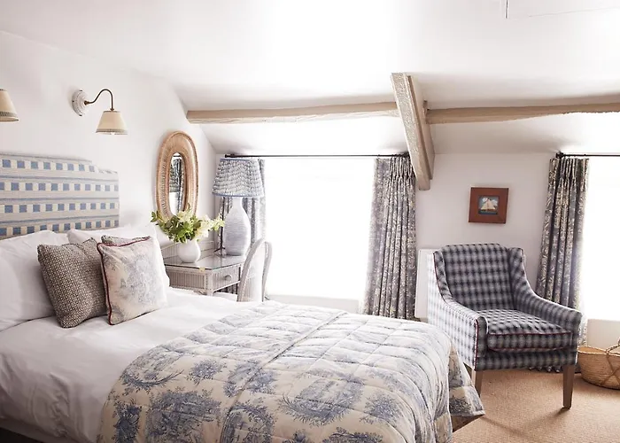 Clovelly Hotels