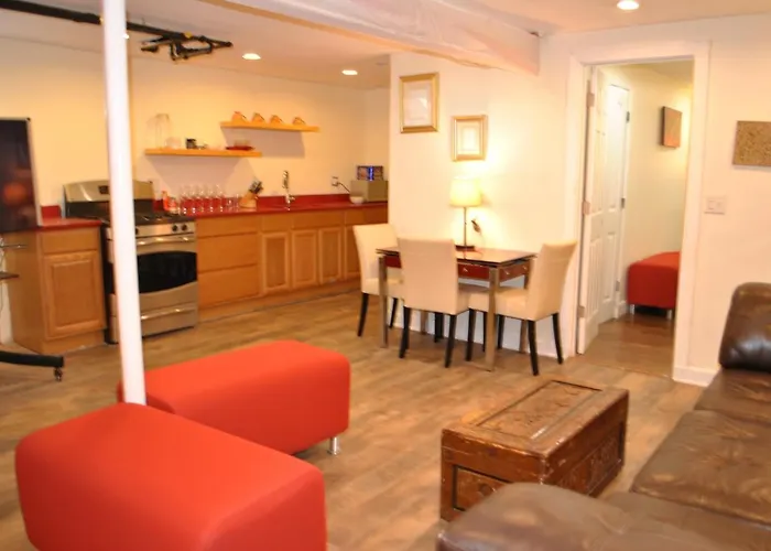 L3-Lower Level 1Bedroom Apt Newark Down Town