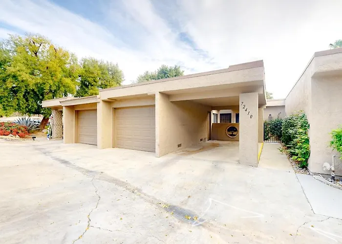 Rolling Knoll Charm Apartment Palm Desert