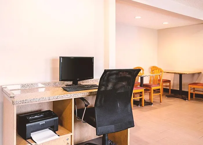 Quality Inn & Suites Milwaukee
