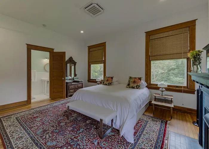 Oak Hall Bed And Breakfast Vicksburg