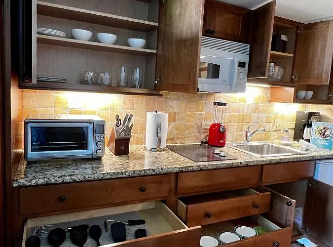 Luana Waikiki Park Views - No Resort Fees Honolulu