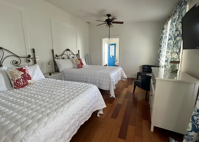 Inkwell Beach Cottage Oak Bluffs