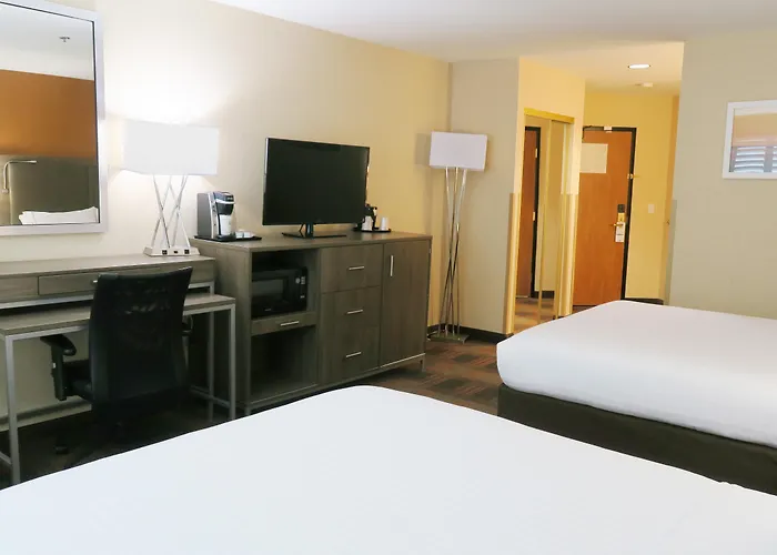 Holiday Inn Express & Suites Elk Grove Central - Hwy 99 By Ihg