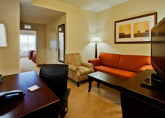 Holiday Inn Express & Suites Lakeland North I-4 By Ihg
