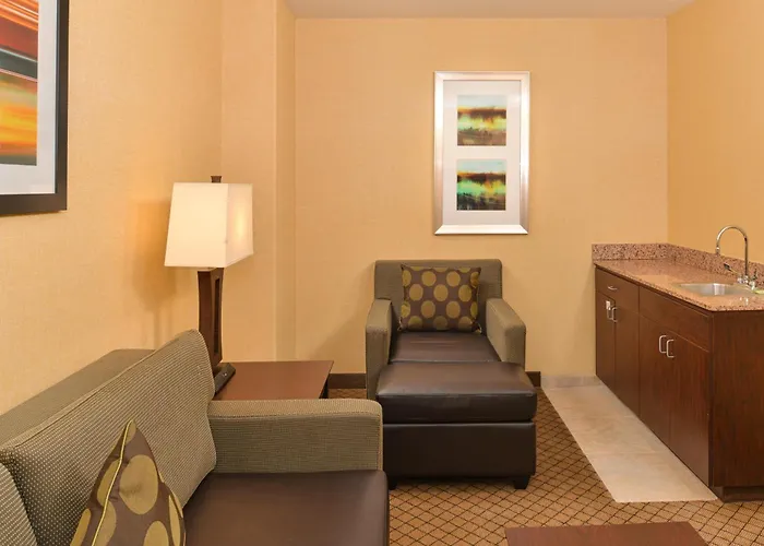 Holiday Inn Express Woodland By Ihg