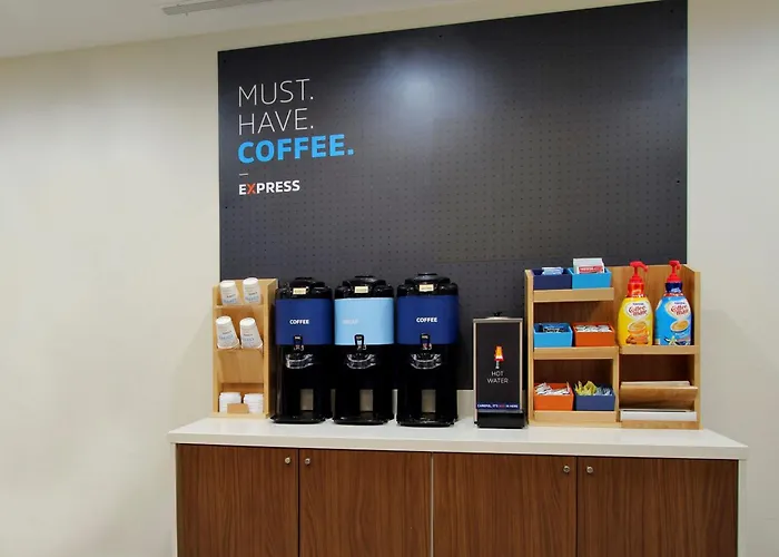 Holiday Inn Express & Suites Corona By Ihg