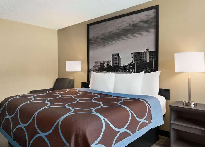 Super 8 By Wyndham Gulfport Airport Nw Near Biloxi Motel