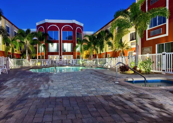 Holiday Inn Express Hotel & Suites Bradenton West By Ihg