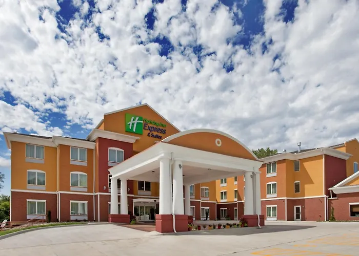 Holiday Inn Express Hotel & Suites Kansas City Sports Complex By Ihg