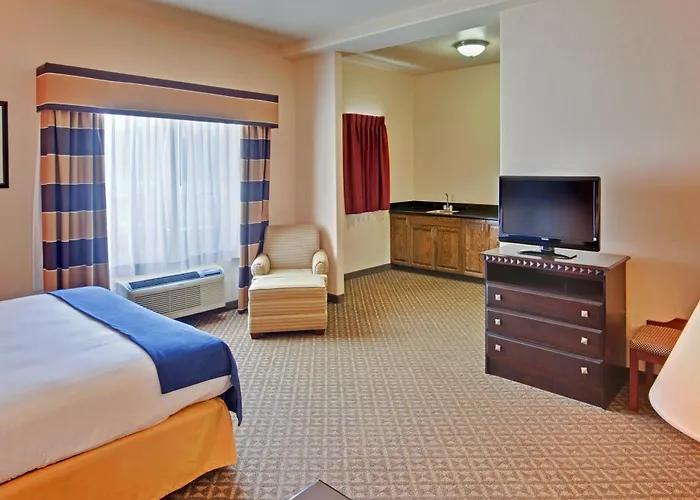 Holiday Inn Express Delano Highway 99 By Ihg
