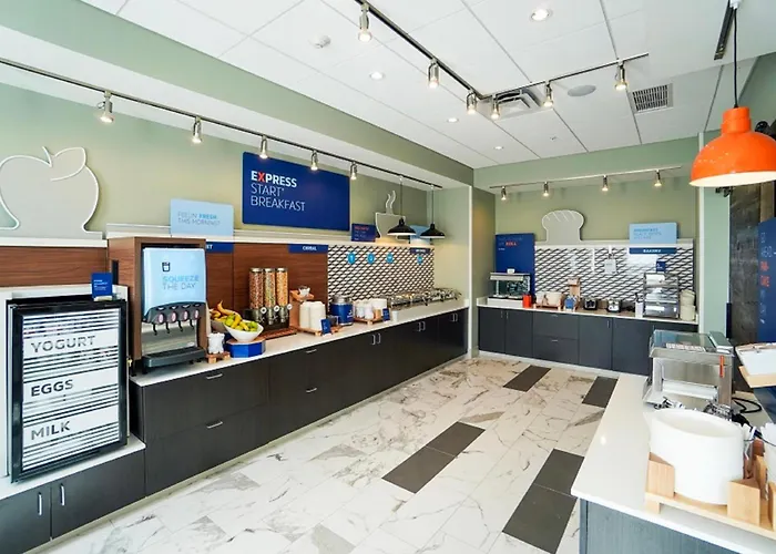 Holiday Inn Express & Suites Franklin - Berry Farms By Ihg