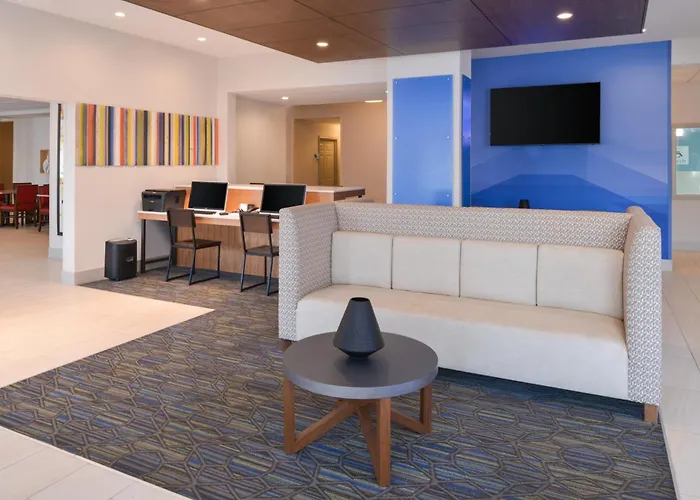 Holiday Inn Express & Suites - Omaha - 120Th And Maple By Ihg
