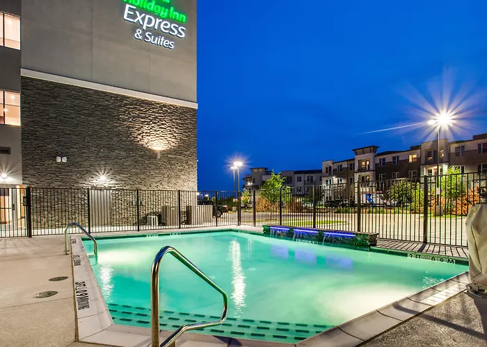 Holiday Inn Express & Suites - Denton South By Ihg