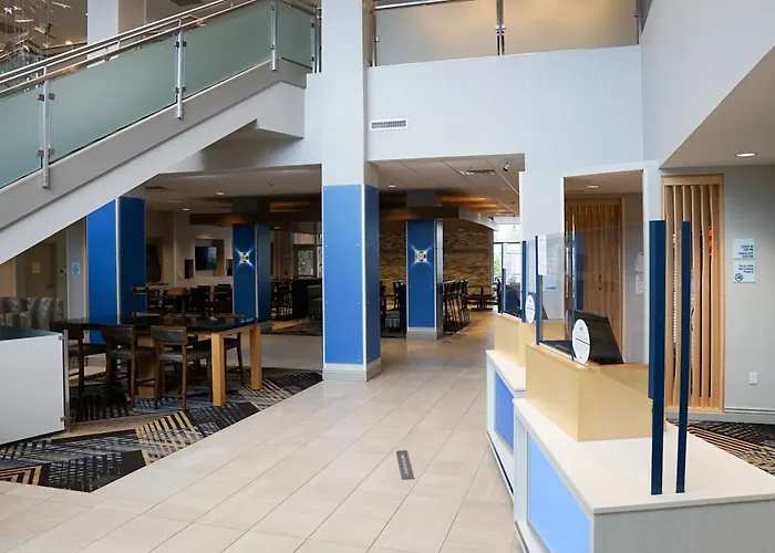 Holiday Inn Express & Suites - Aurora Medical Campus By Ihg