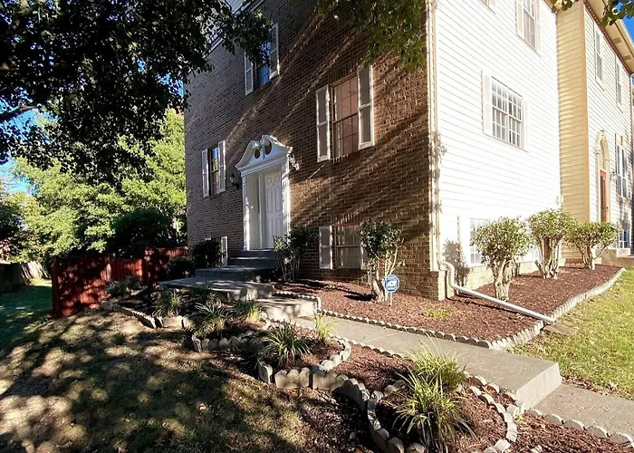 Room In House - The -- Modern -- Gem Alexandria