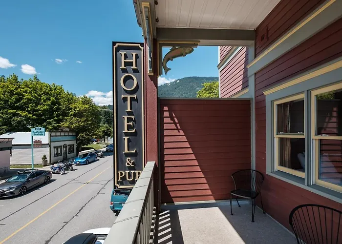 Nakusp Hotels