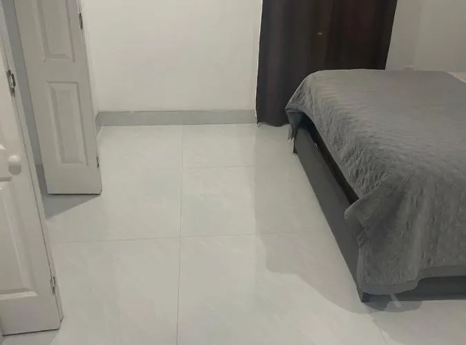 Bedroom With Sharing Bathroom Boca Raton