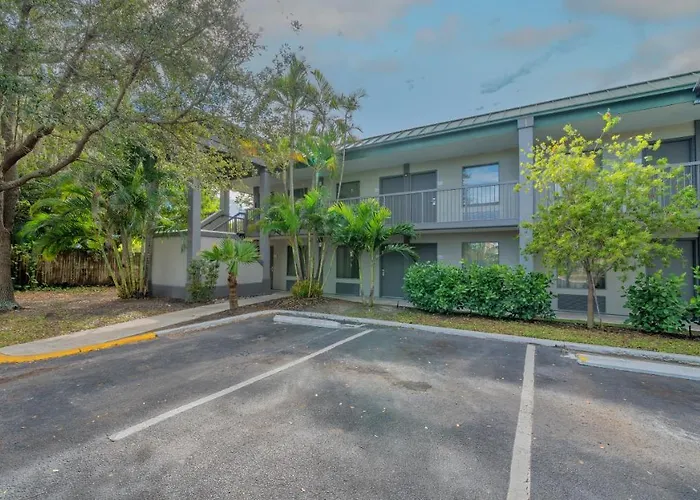All-New, Private, Huge Tv, Heated Pool, Tiki Bar South Bradenton