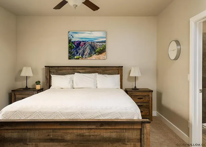 S301-Hilltop Hideaway-Third Floor 3-Bedroom Pool View St. George