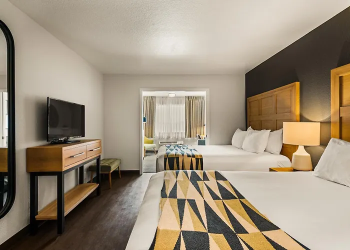 Oxford Suites Redding