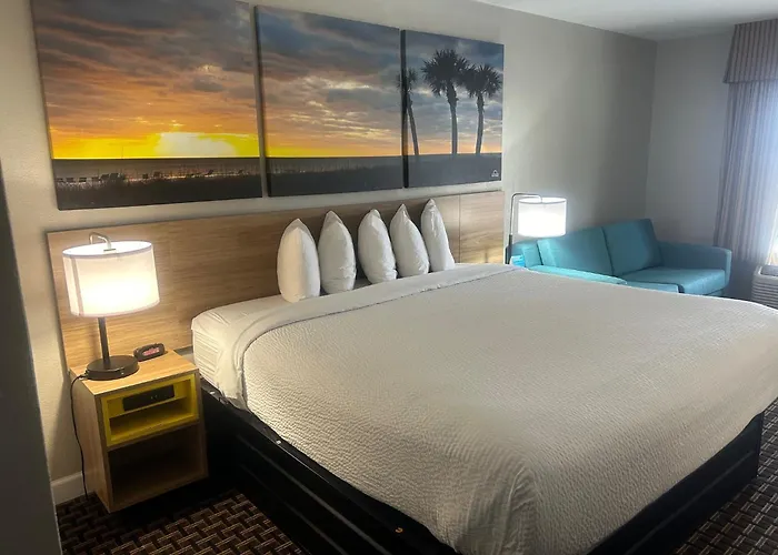 Days Inn By Wyndham Port Charlotte Town Center