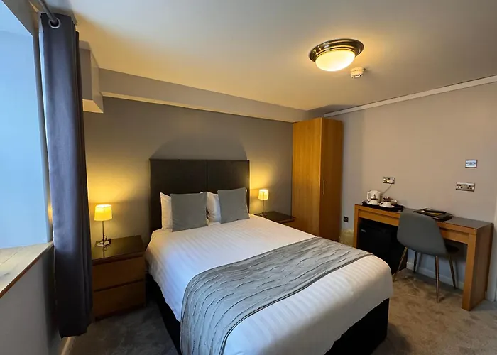Llangranog Hotels
