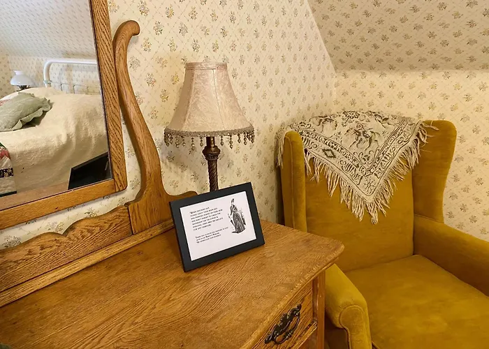 Pansy'S Parlor Bed & Breakfast Golden