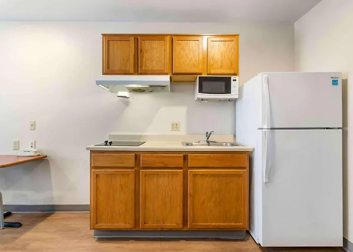 Woodspring Suites Fayetteville I-49