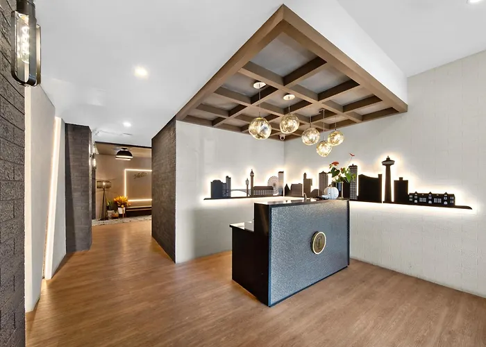 Dundas Hotels