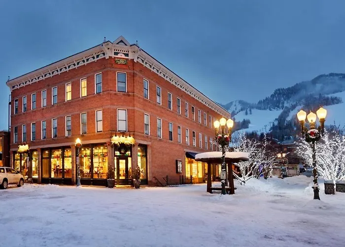 Independence Square 302, Top Floor Stylish Hotel Room With Wet Bar, A/C, In Downtown Aspen