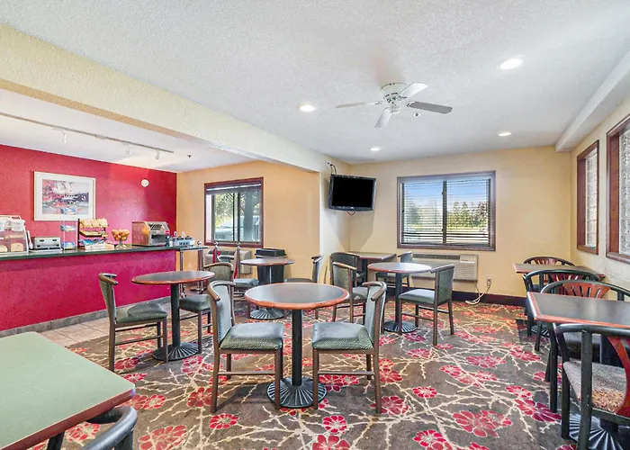Super 8 By Wyndham Mt. Pleasant Hotel Mount Pleasant