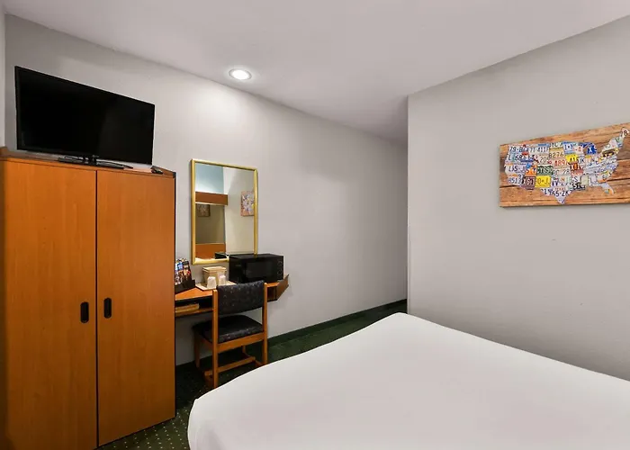 Econo Lodge Inn & Suites Mesquite - Dallas East