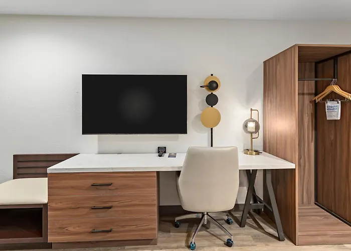 Baymont By Wyndham Beaumont Hotel