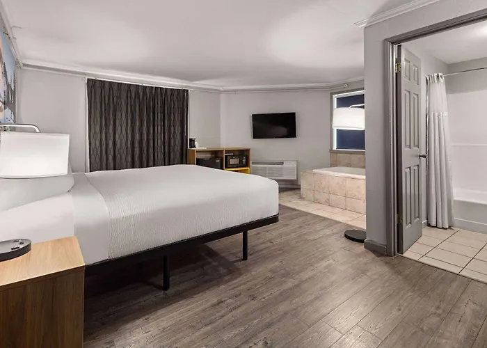 Days Inn By Wyndham Lakewood South Tacoma