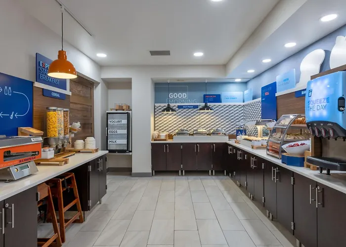 Holiday Inn Express Rochester South - Mayo Area By Ihg