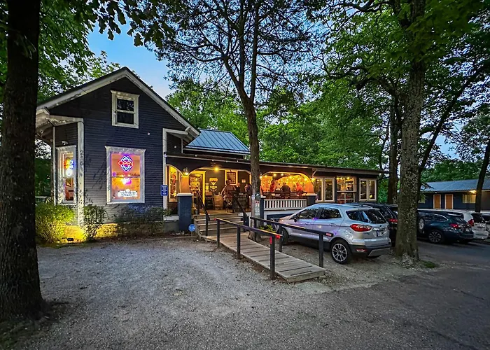 The Wanderoo Lodge Eureka Springs