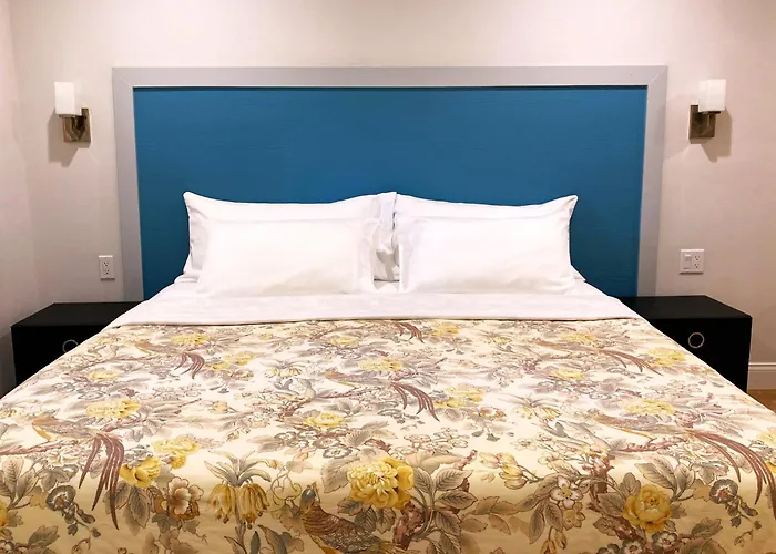 Cedar Key Hotels