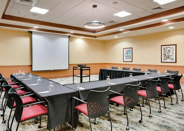 Hilton Garden Inn Milwaukee Airport