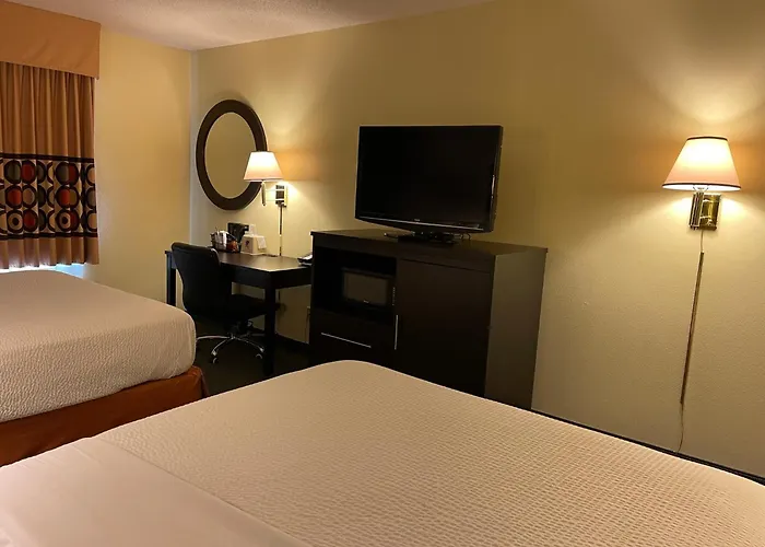 Super 8 By Wyndham Colby Motel